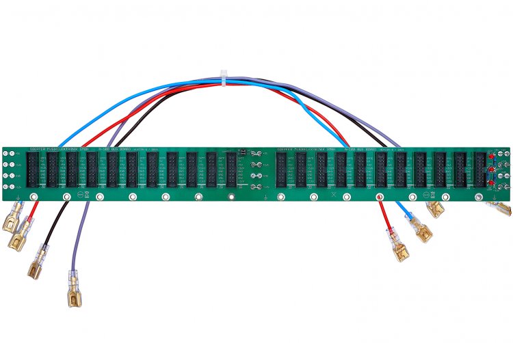 Doepfer A-100 - Busplatine V6 - zum Schließen ins Bild klicken